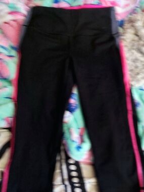 Victoria's Secret Capri Leggings